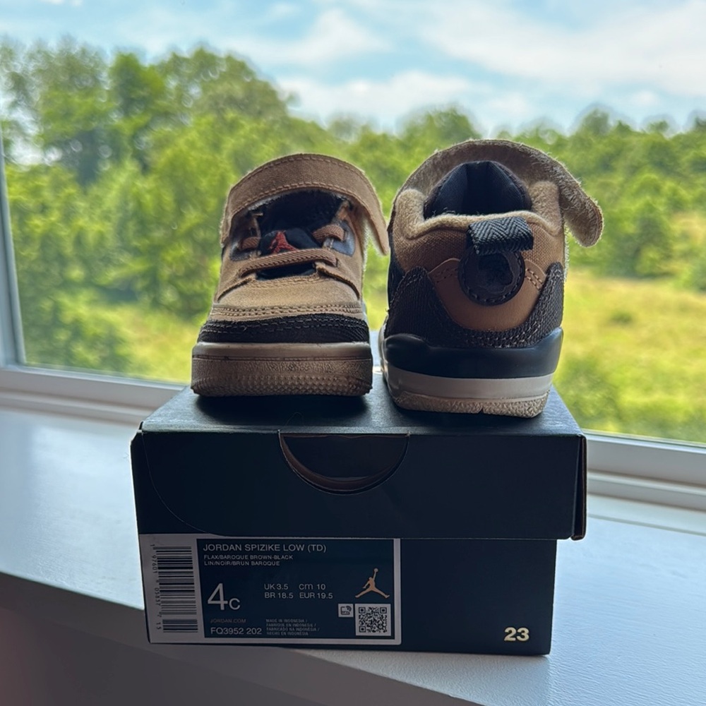 Jordan Kids Tan and Black Sneakers